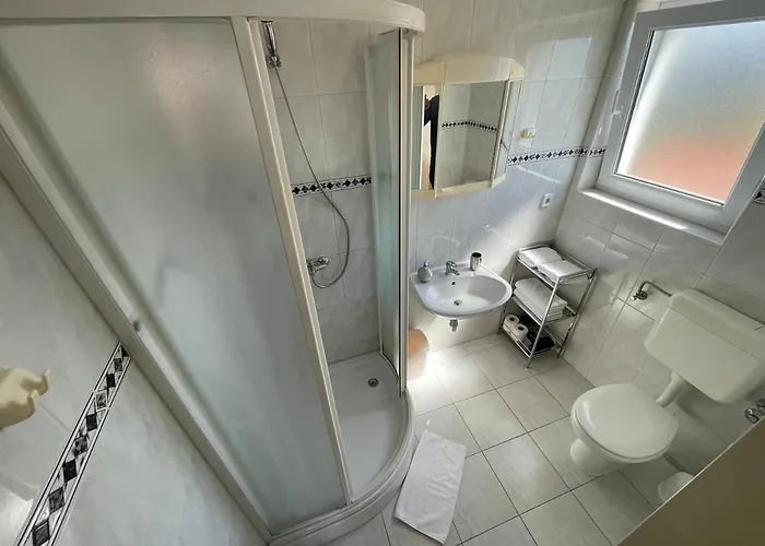 ルームズ アンド アナ 3* ザダル